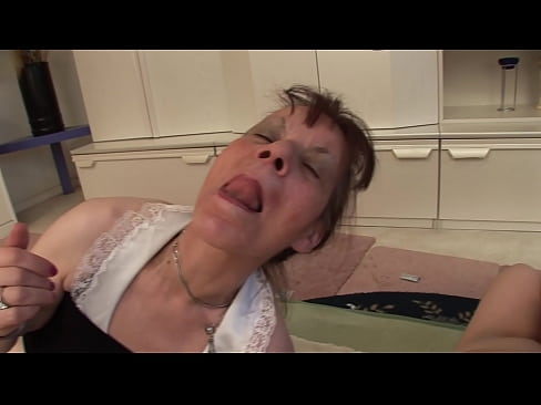❤️ Due nonne e un nonno fanno una cosa a tre ❌ Video di sessoal it.shufflesex.ru ️❤