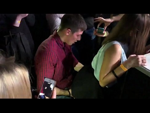 ❤️ Sesso reale in un nightclub russo. Ragazza russa di 18 anni nell'ano e nella vagina scopata in un nightclub ❌ Video di sessoal it.shufflesex.ru ️❤